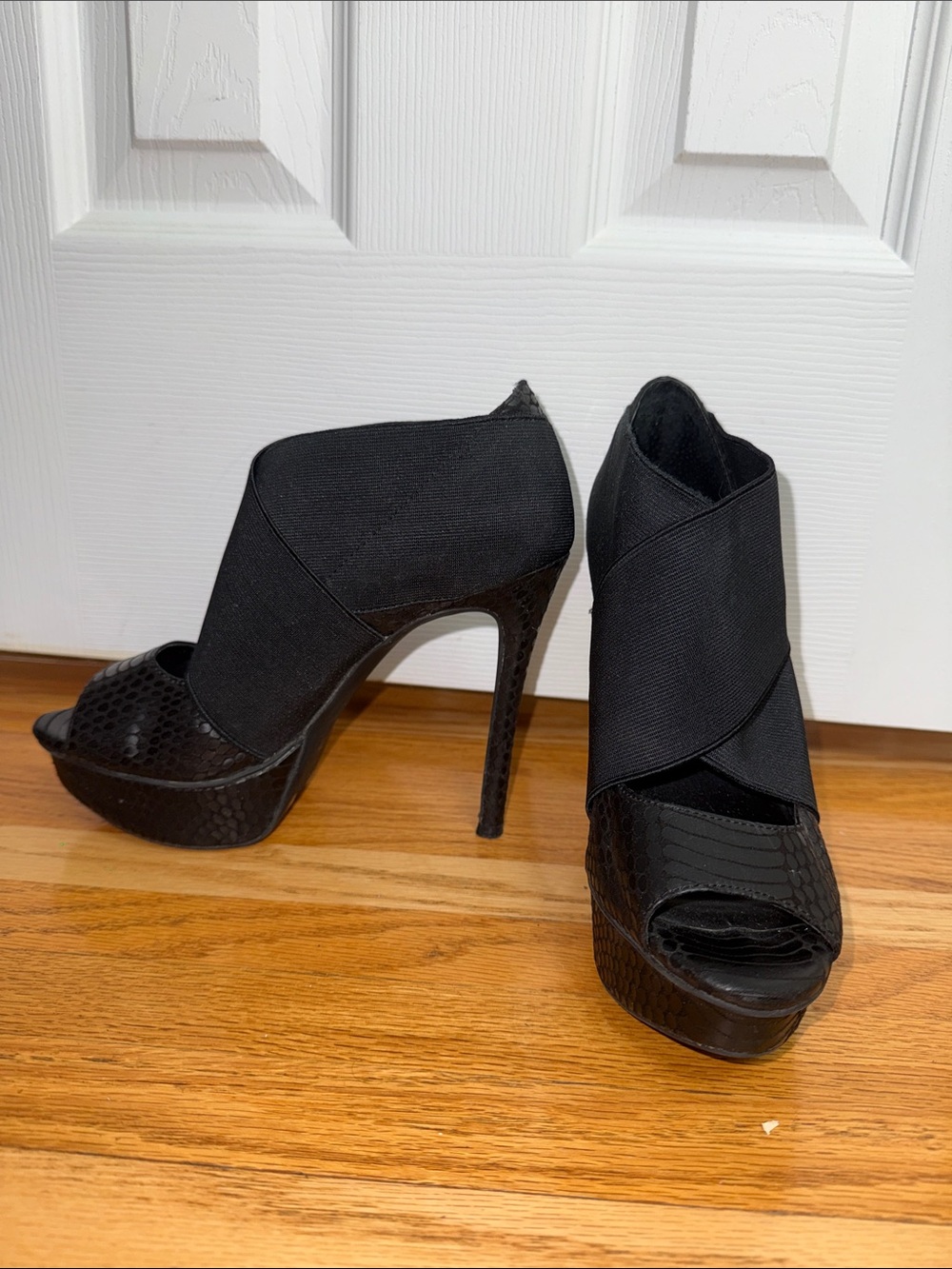 Jessica Simpson Black Peep-Toe Crisscross Platform Heels Size 6.5 Women’s